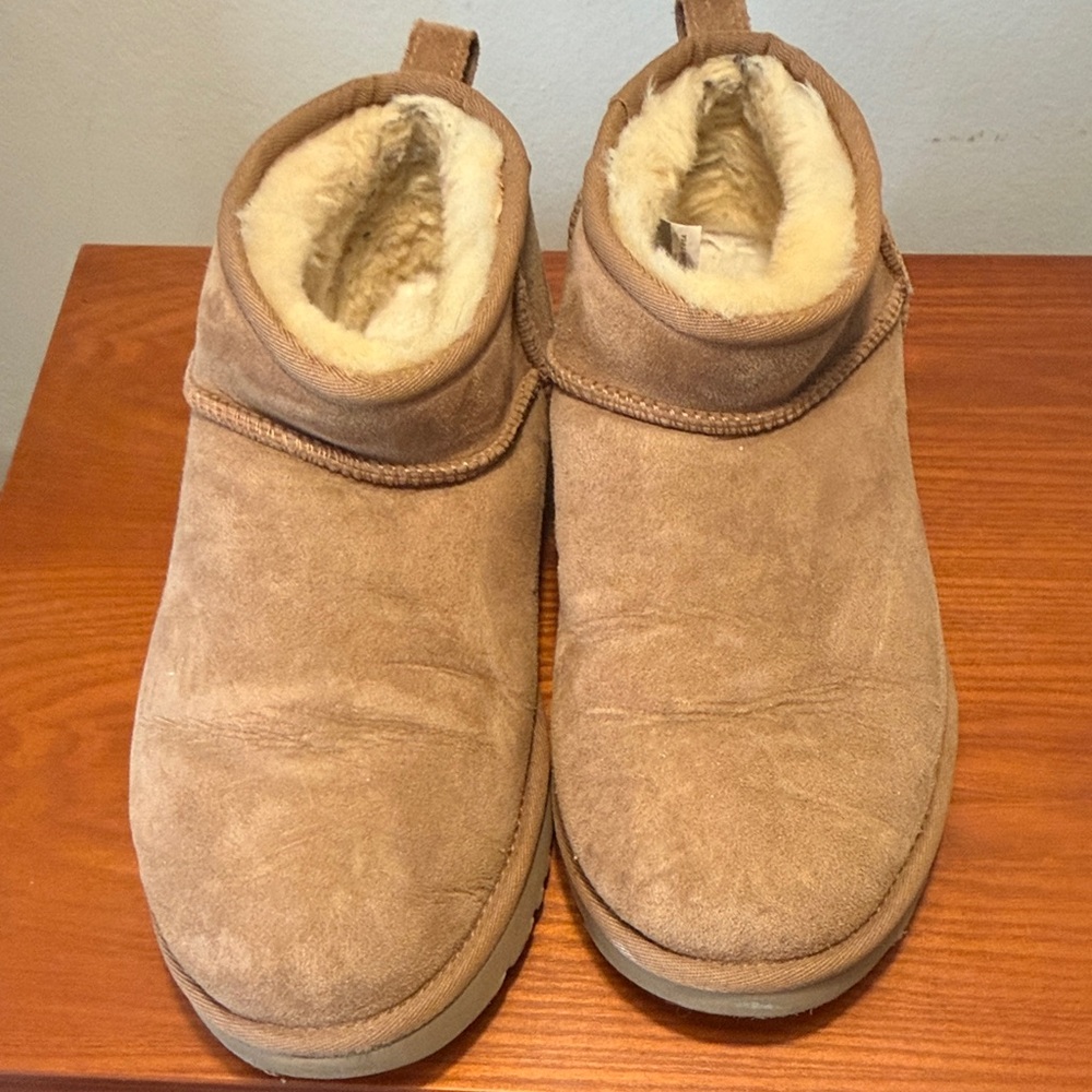 Ugg Classic Mini - image 1
